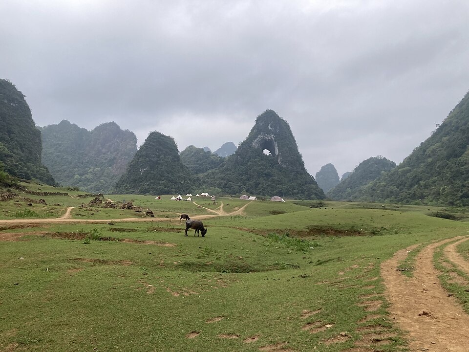 Núi Mắt Thần
