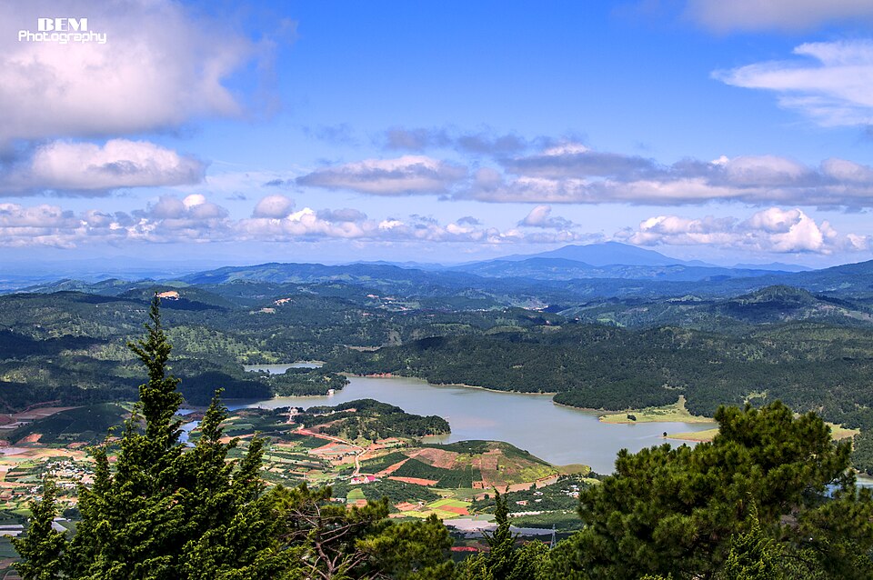 Núi Langbiang
